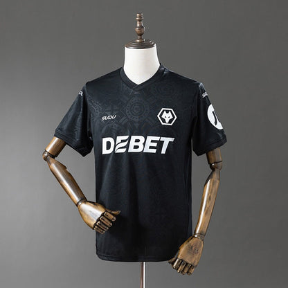 Wolverhampton Wanderers 2025-2026 Goalkeeper Fan